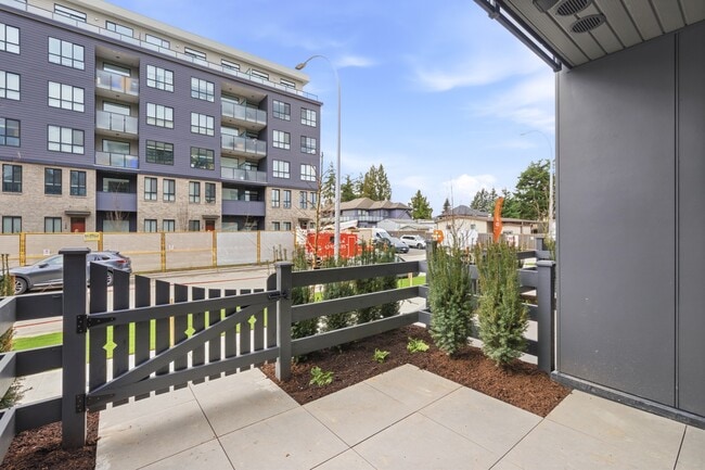 Building Photo - 15733-15733 85 Ave