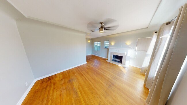 Foto del edificio - 4BD/3BA, Pool!! BIG house, 1800sqft!!
