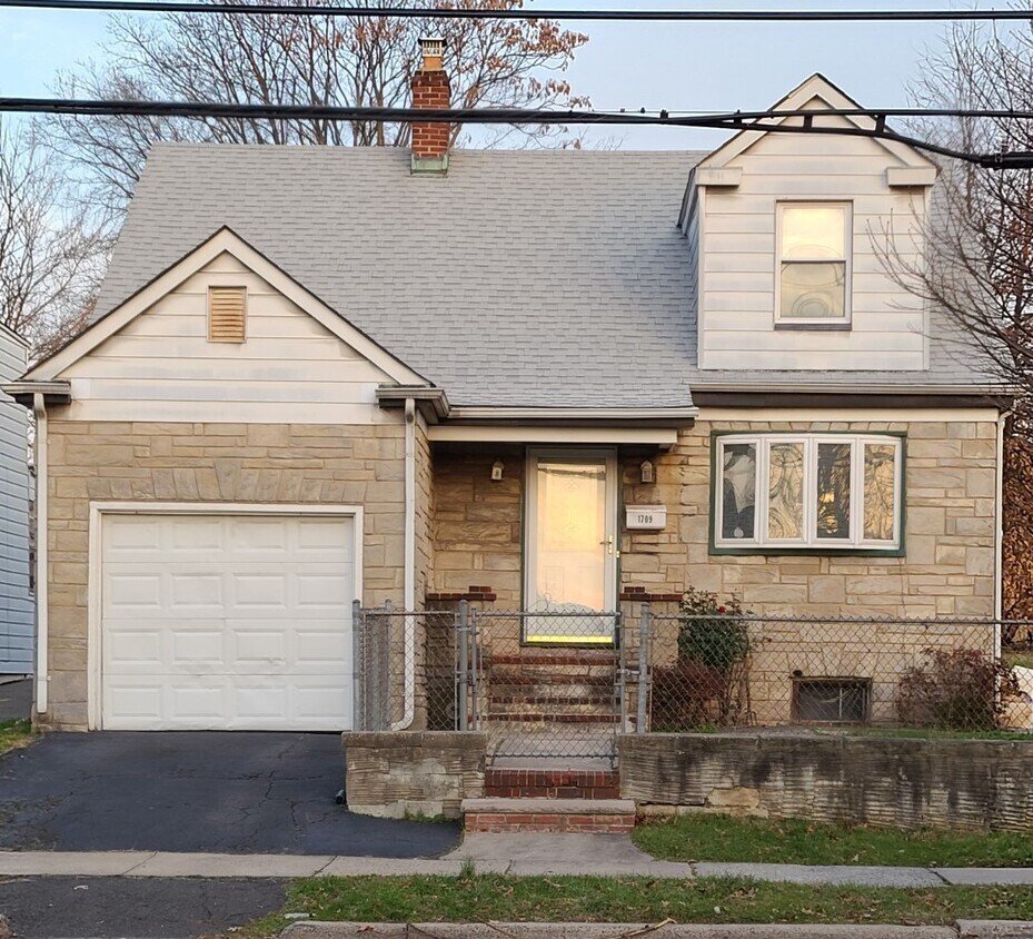 Primary Photo - 1709 Lawrence St