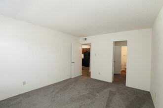 Building Photo - Huntleigh Woods