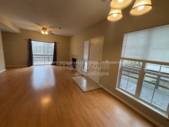 Foto del edificio - 3213 Cardinal Creek Cir