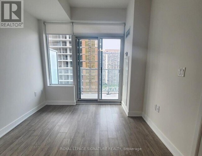 Photo du bâtiment - 99-1299 Broadway Ave