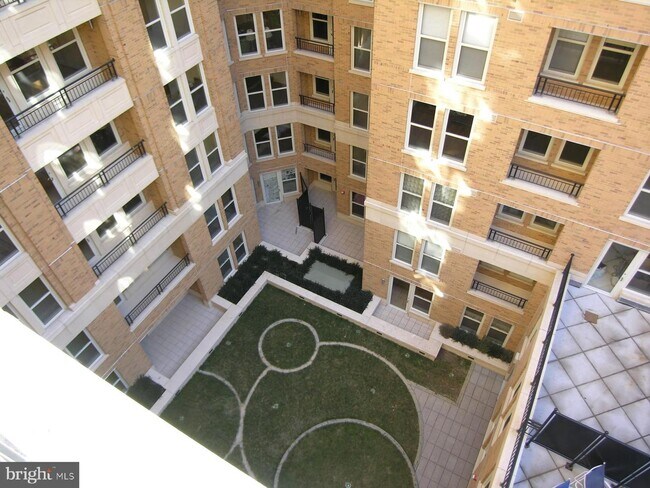 Building Photo - 915 E St NW