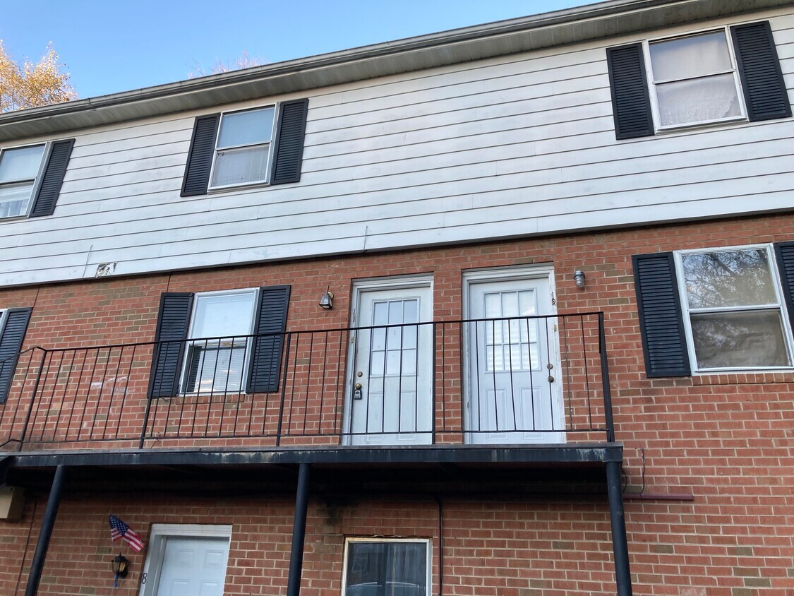 Primary Photo - 127 Avendale Ave NE