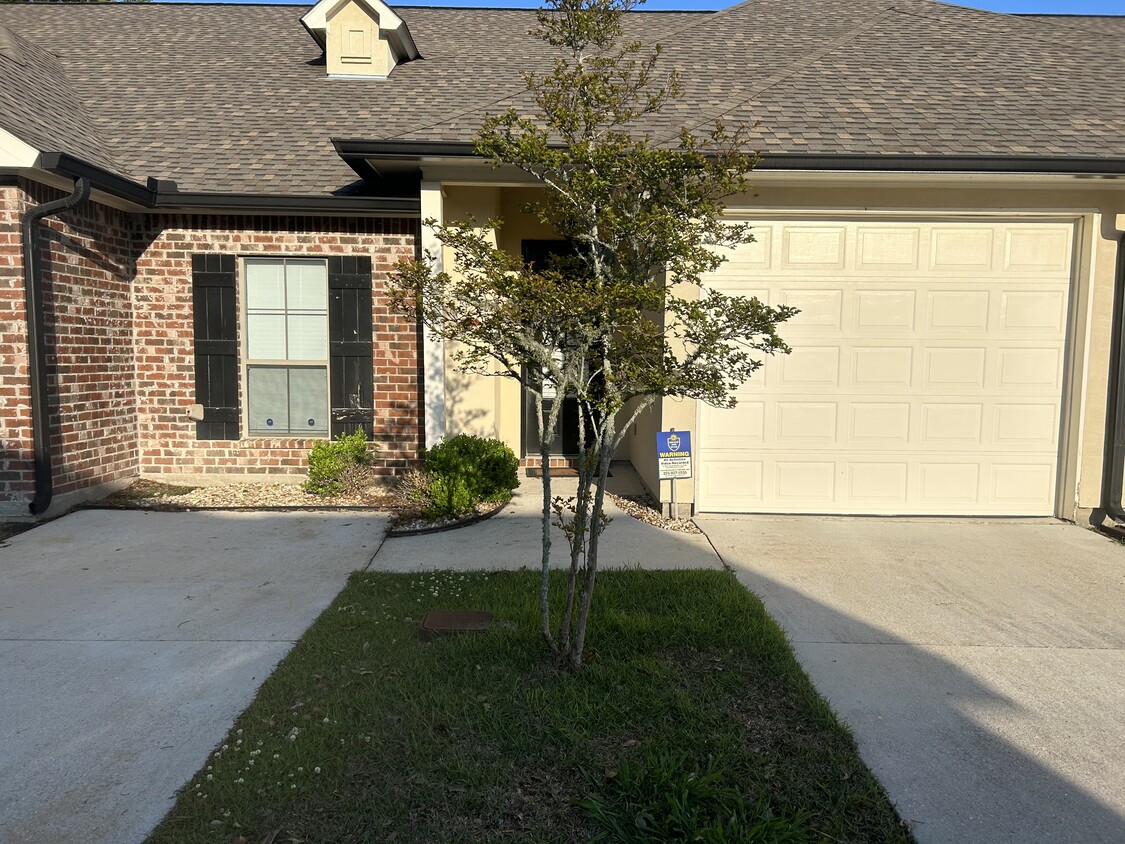 14248 Woodtrace Ct, Prairieville, LA 70769 Townhome Rentals in