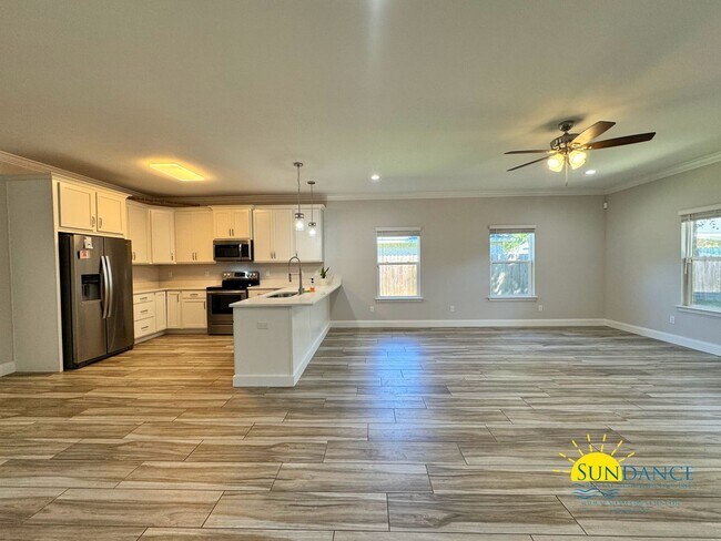 Building Photo - Beautiful 4 Bedroom Home in Mary Esther!