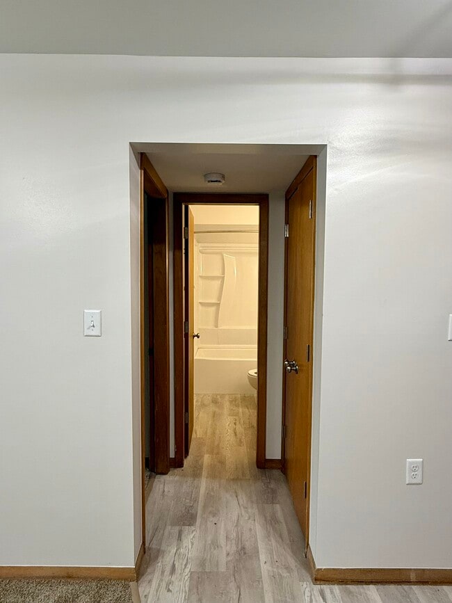 Building Photo - Roundtree Rentals