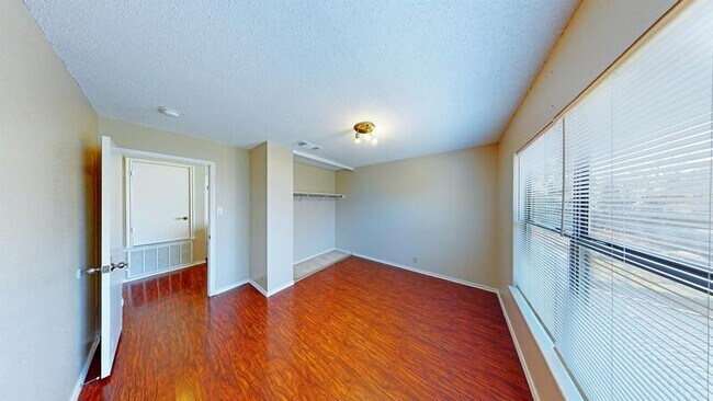 Building Photo - 8163 Teaberry Dr
