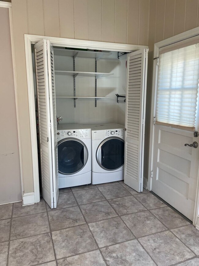 Building Photo - 3 BR Brick Ranch with Fenced Yard in Starm...