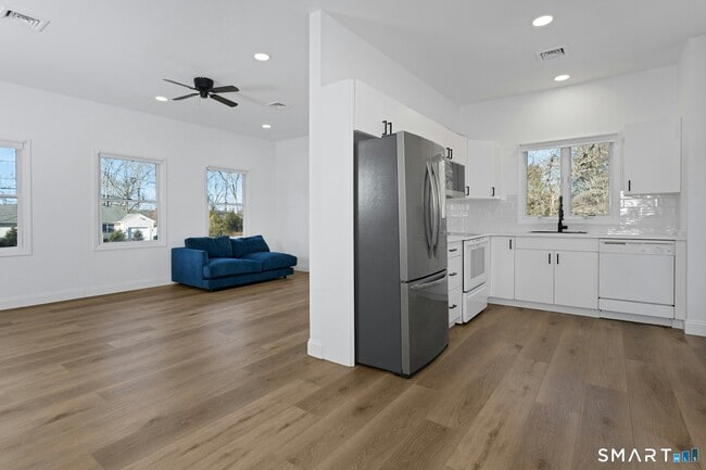 Foto del edificio - 70 Archer Ln