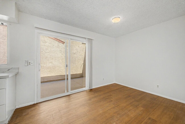 Building Photo - 2605 E Lemon St
