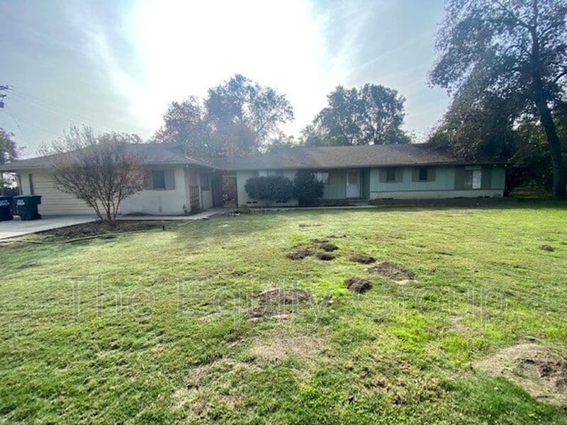 841 E Caldwell Ave, Visalia, CA 93292 House Rental in Visalia, CA