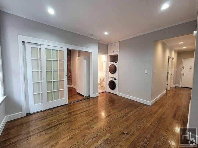 Building Photo - Renovated Gramercy Residence with Open Kit...