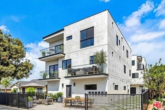 Building Photo - 4701 Saturn St