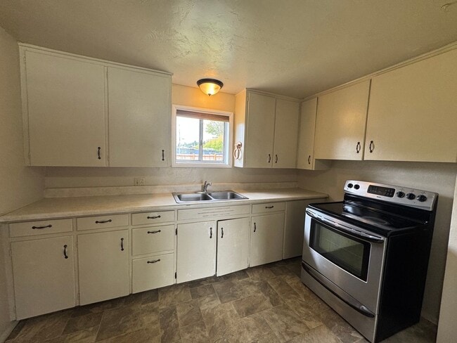 Foto del edificio - 2 Bedroom Home Located In SE Eugene Neighborhood
