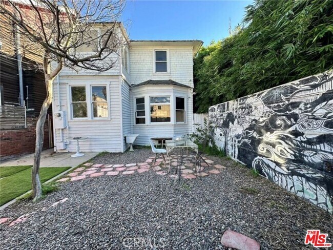 Foto del edificio - 49 Dudley Ave