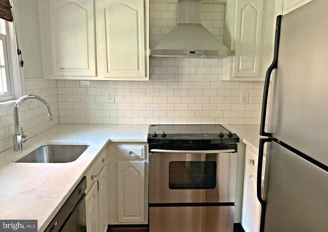 Foto del edificio - 1040 N Royal St