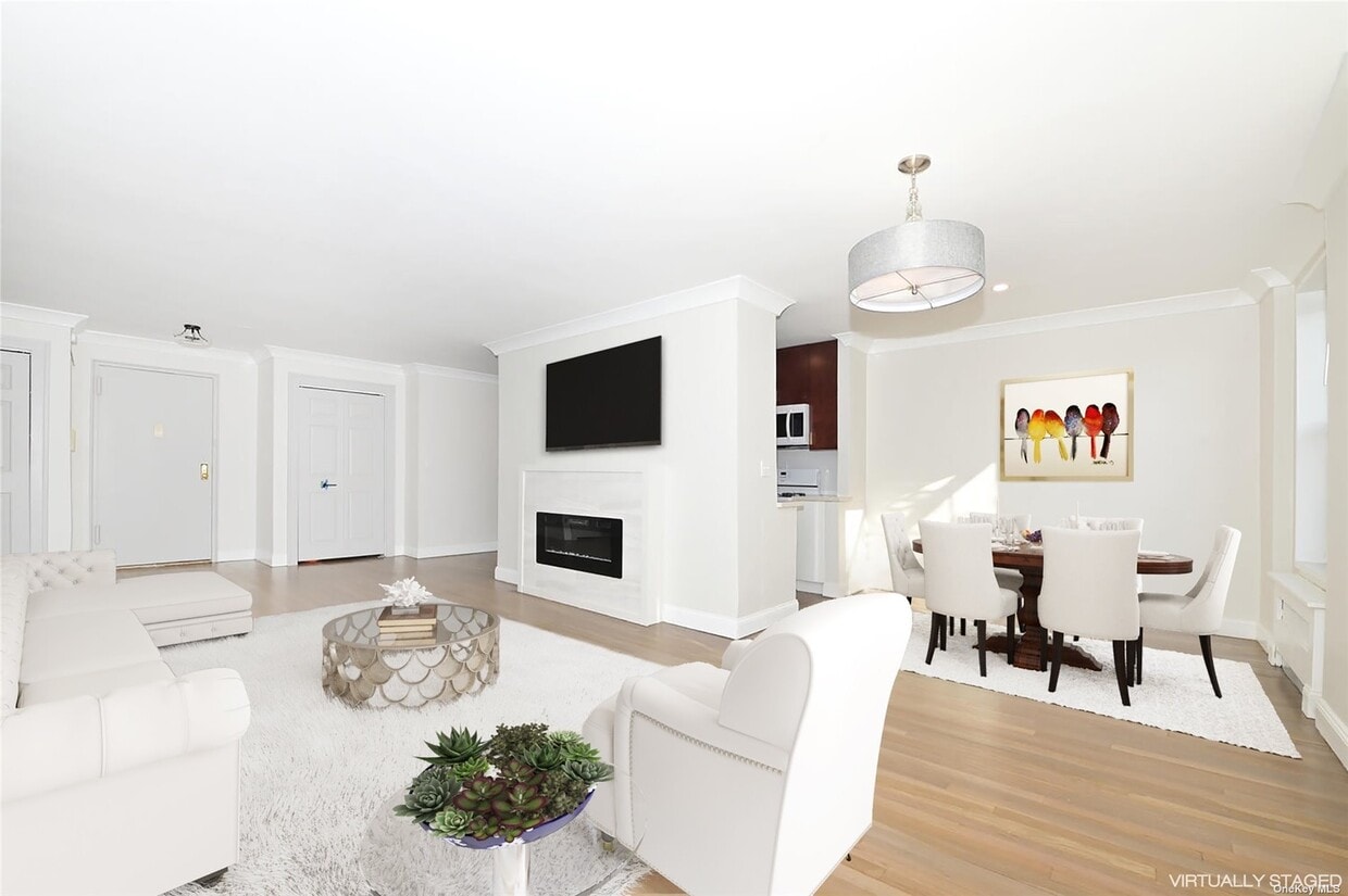 6 Birchwood Ct Unit 4N, Mineola, NY 11501 Room for Rent in Mineola