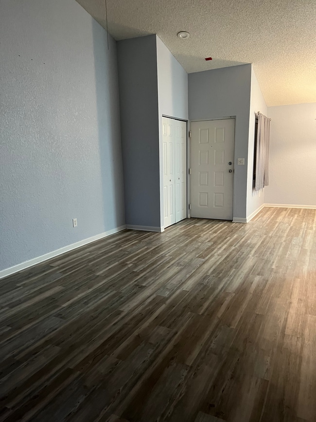 Building Photo - 2871 N Oakland Forest Dr