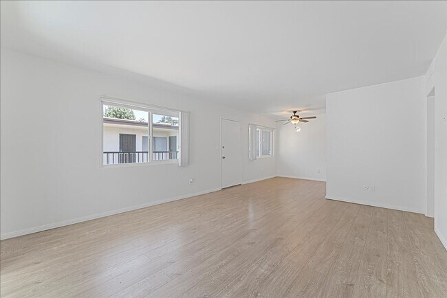 Foto del edificio - 5709 Hazeltine Ave