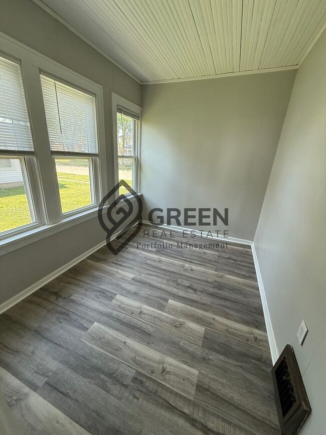 Building Photo - Beautiful apartment in Bradley