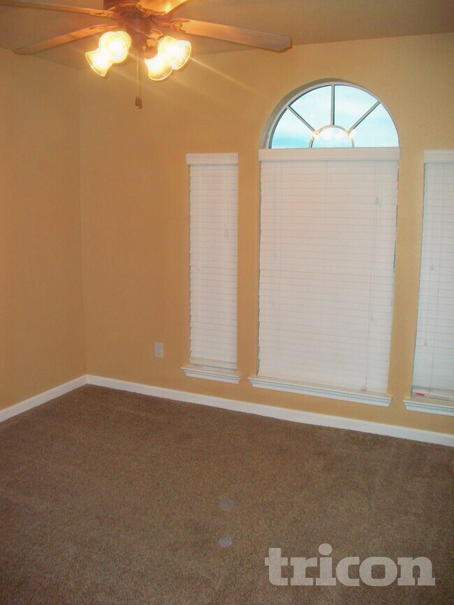 Building Photo - 1168 Whispering Meadows