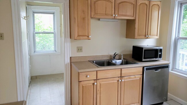 kitchen - 217 College Ave