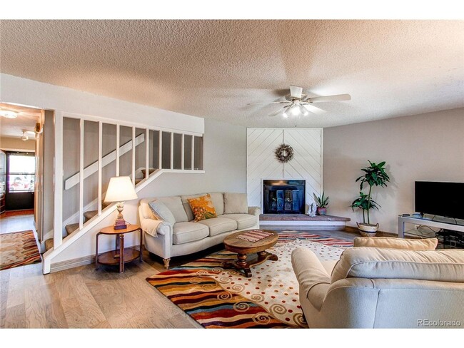 Building Photo - Glenwood Gardens Townhouse in Quiet Location