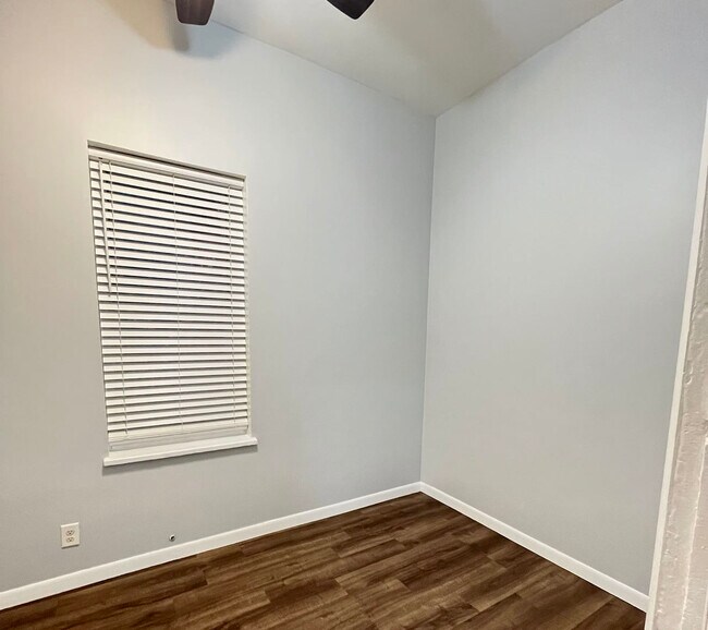 Foto del edificio - 1631 W 19th St
