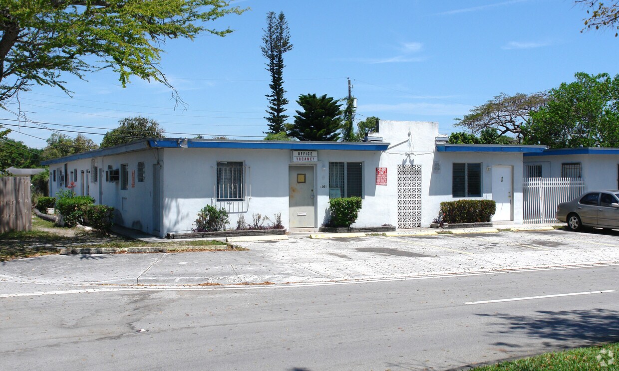 Primary Photo - 1331 Sharazad Blvd, Opa Locka, FL 33054
