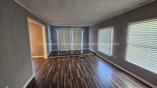 Foto del edificio - 7519 Mc Cowan Dr