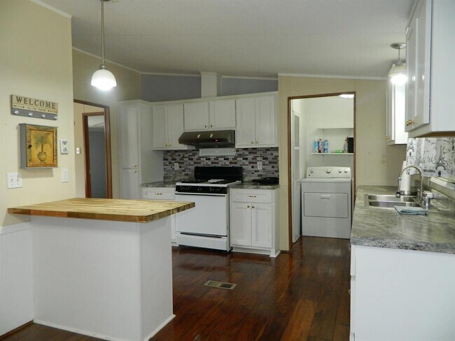 Building Photo - 3434 Corolla