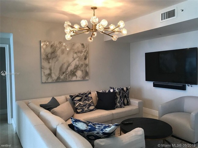 Foto del edificio - 6365 Collins Ave