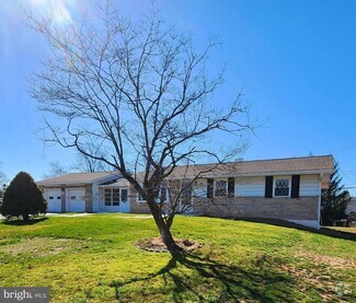 Building Photo - 225 Laurel Ln