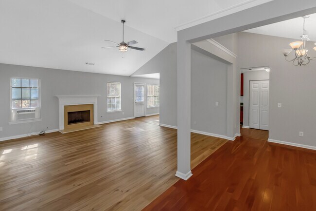 Foto del edificio - 129 Meadow Ct