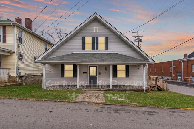 Building Photo - 107 E Hickman St