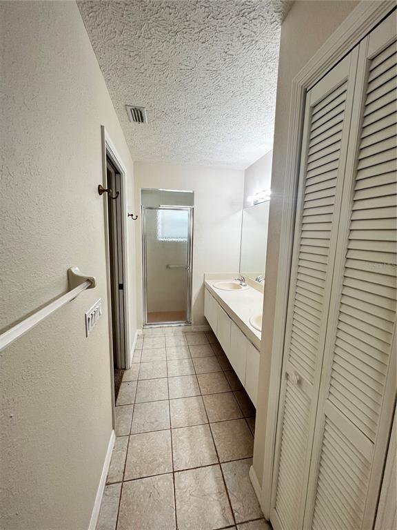 Building Photo - 8642 Cypress Lakes Blvd