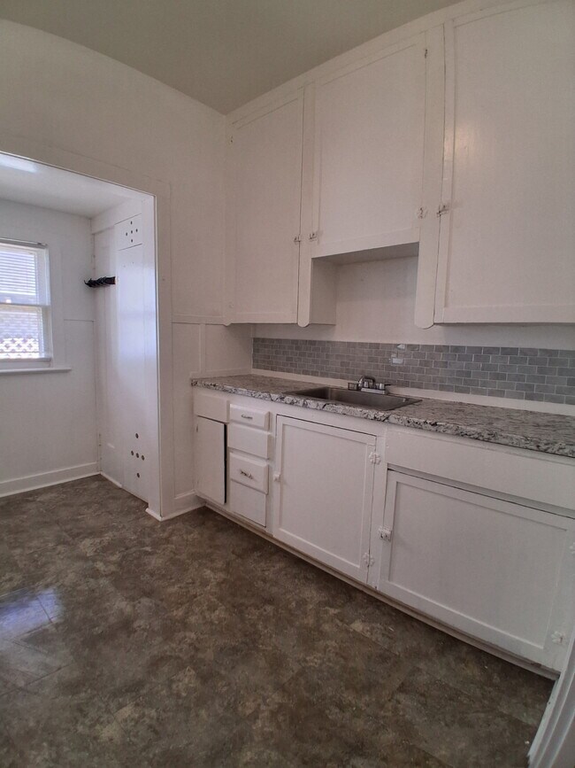 Building Photo - 707 Baylor St