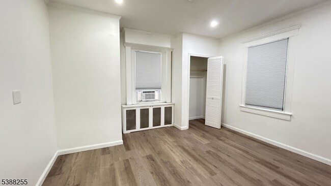 Foto del edificio - 354 W 2nd St