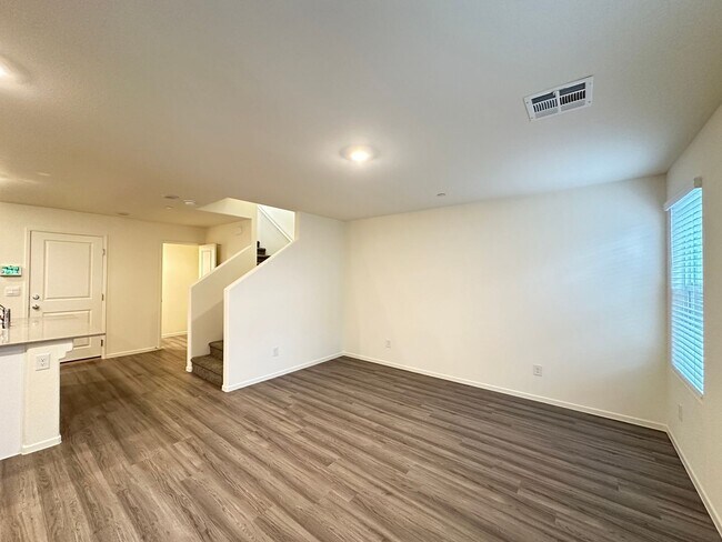 Foto del edificio - 1907 Omaggio Pl