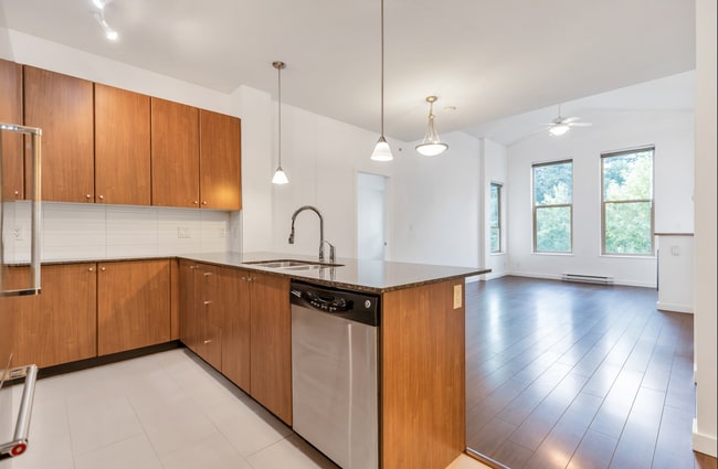 Building Photo - 265 Ross Dr