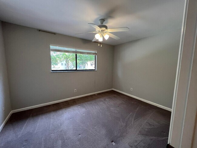 Building Photo - 5740 Coach House Cir