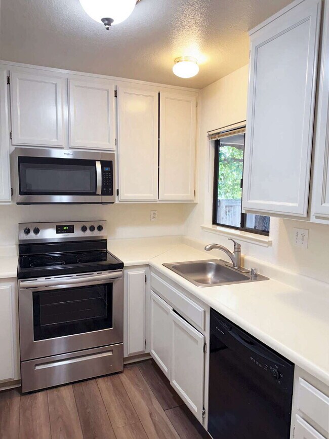 Foto del edificio - Single-Level Sonoma Living Less Than a Mile from the Historic Plaza