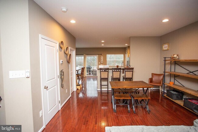 Building Photo - 135 Winterberry Way