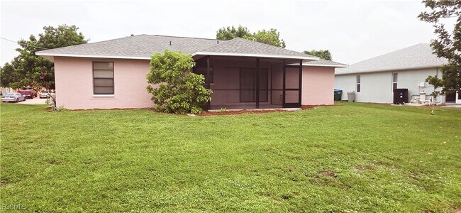 Building Photo - 930 SW 34th St