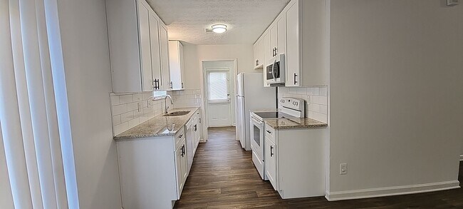Building Photo - 121 Crystal Brook