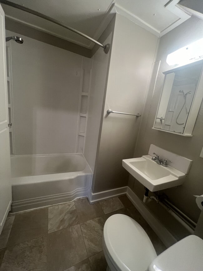 Building Photo - 1417 Birch St