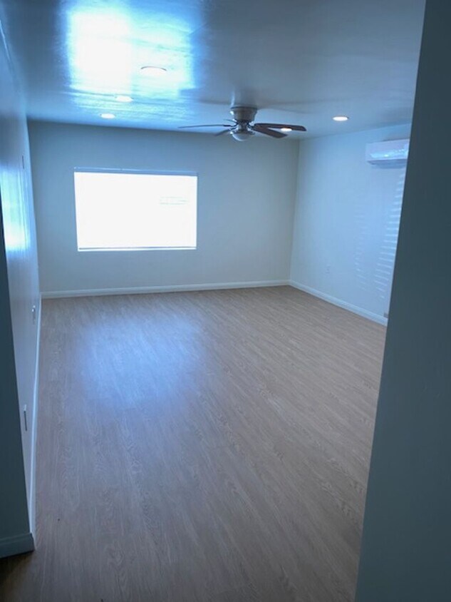 611 Ann Arbor Dr Unit A, Bakersfield, CA 93308 Room for Rent in