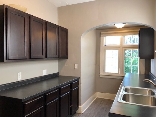 Foto del edificio - 421 Melrose Ct