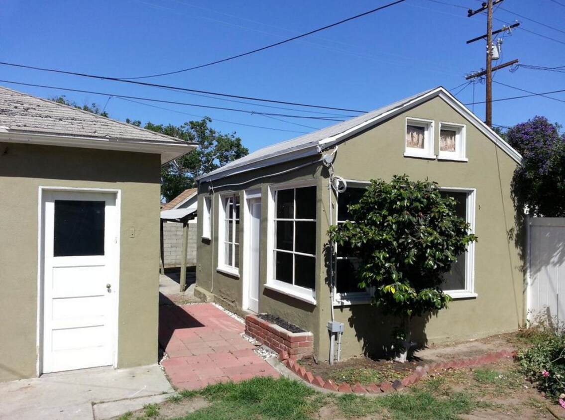 Building Photo - 10025 Orange Ave